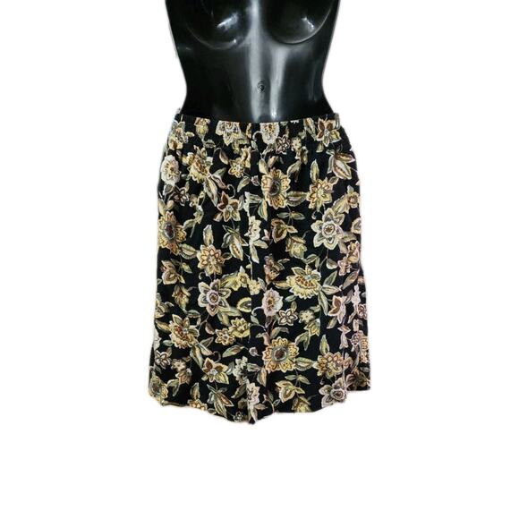 Fundamental Things Petite Shorts Black With Floral. 24/26 Inch Stretchy Waist - Picture 9 of 11